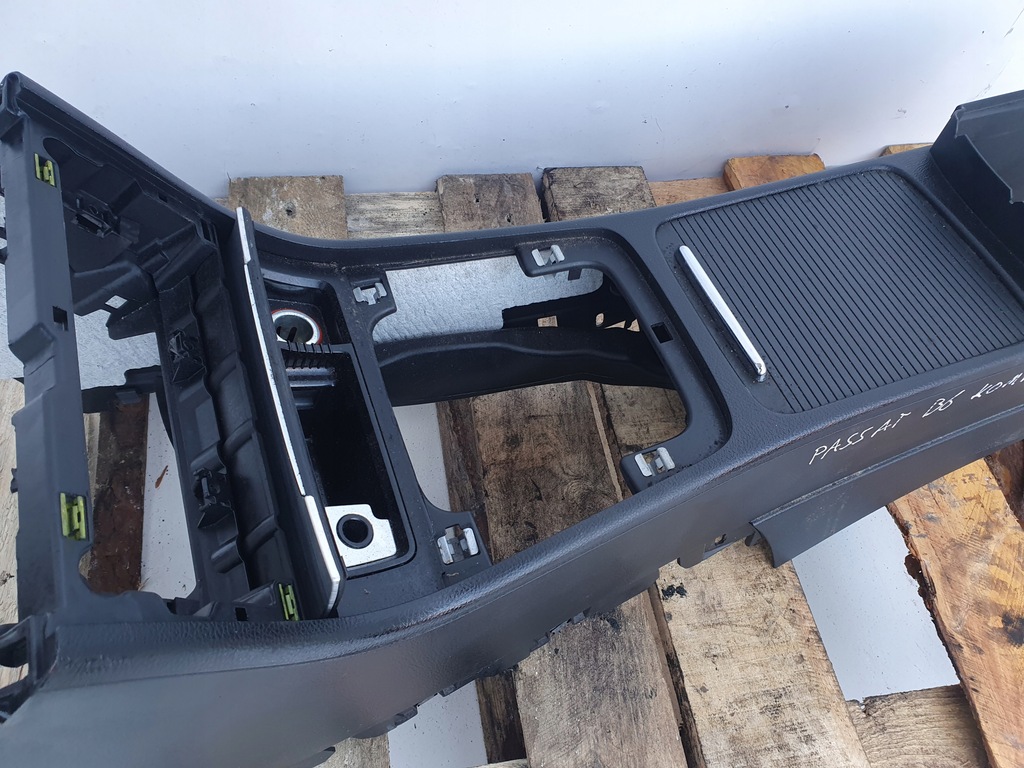 VW Passat B6 COMBI COTIERE CENTRALĂ ROLABIL Product image