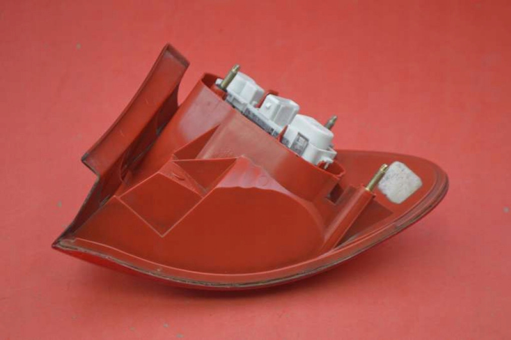 LAMPĂ STANGA SPATE TOYOTA AVENSIS T22 COMBI 00-03 Product image