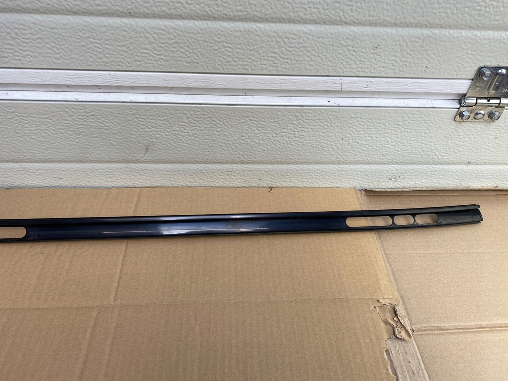 BMW E39 COMBI BANDA ACOPUS, DREAPTA, NEGRA Product image