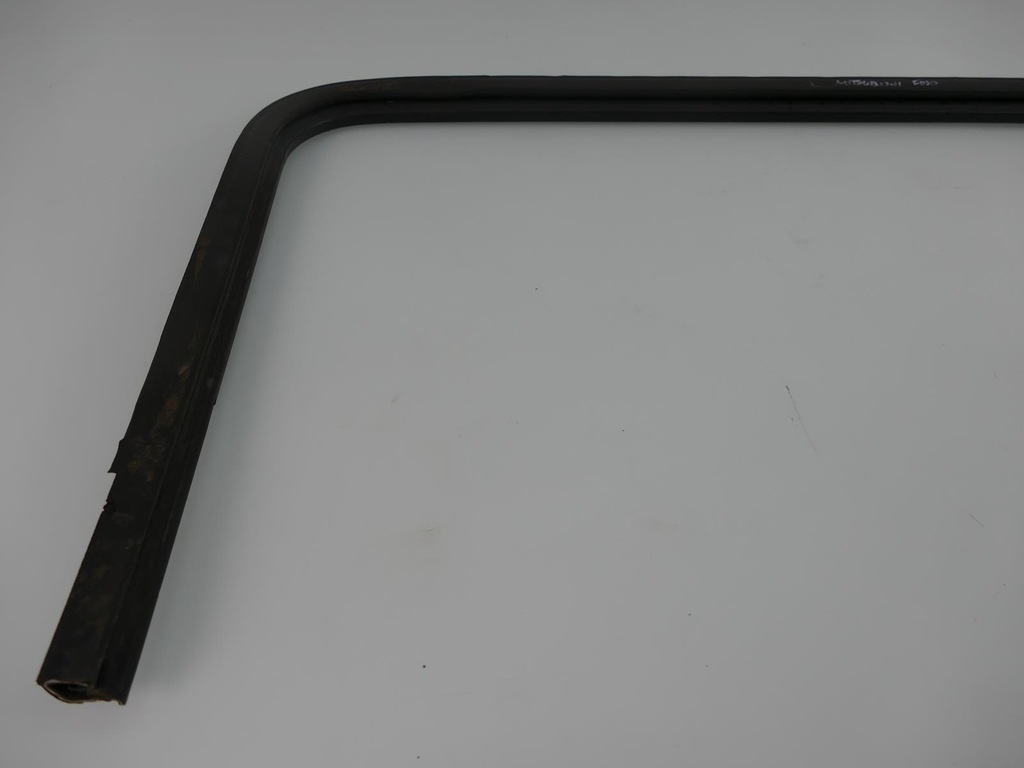 MITSUBISHI CANTER FUSO 7C15 DOOR WINDOW SEAL Product image