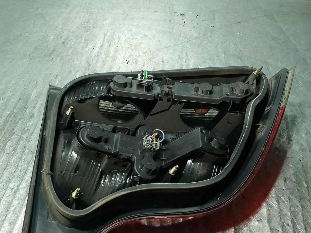 LAMPĂ SPATE DREAPTA VOLVO S60 ( 00-10 ) 8664080 8664082 153838 SEDAN Product image