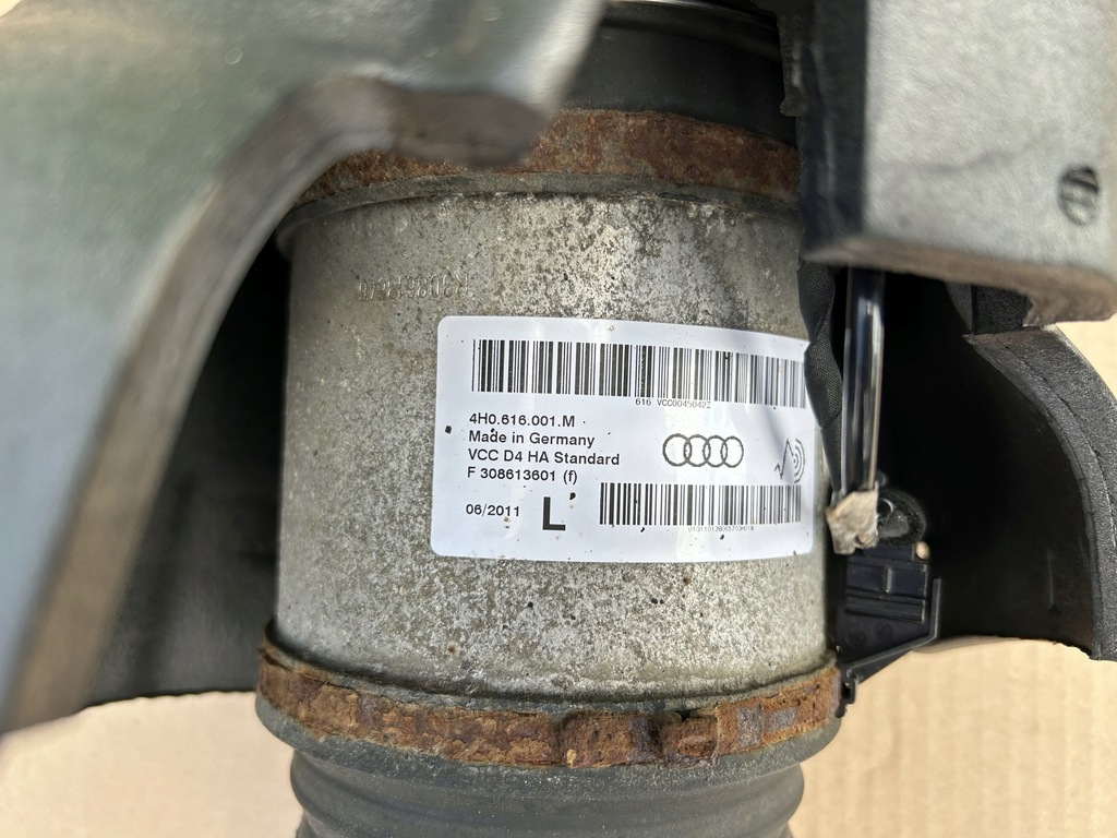 Absimte de șoc pneumatic spate AUDI A8 D4 3.0 TDI 4H0616001M Product image