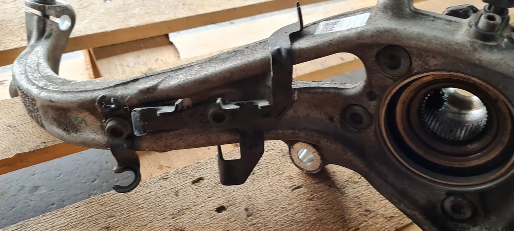 A5 8W Knuckle STÂNGA FAȚĂ STÂNGA 8W0407253F A4 B9 8W Product image