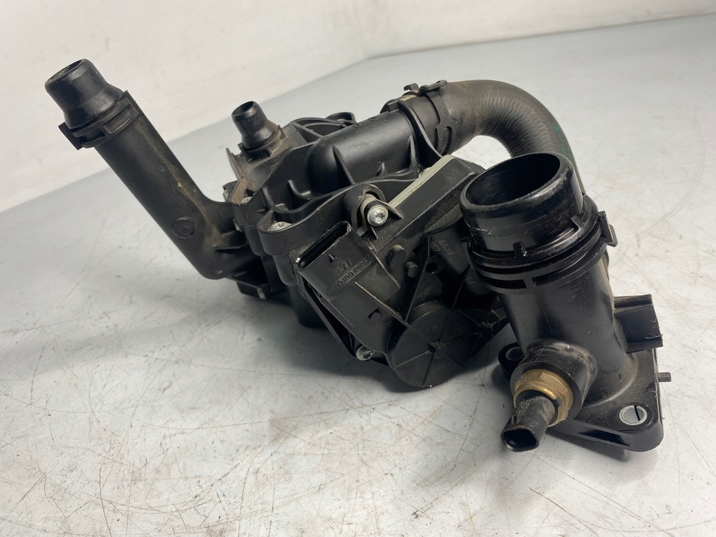 Carcasa termostat BMW F36 G01 G30 7642854 Original Product image