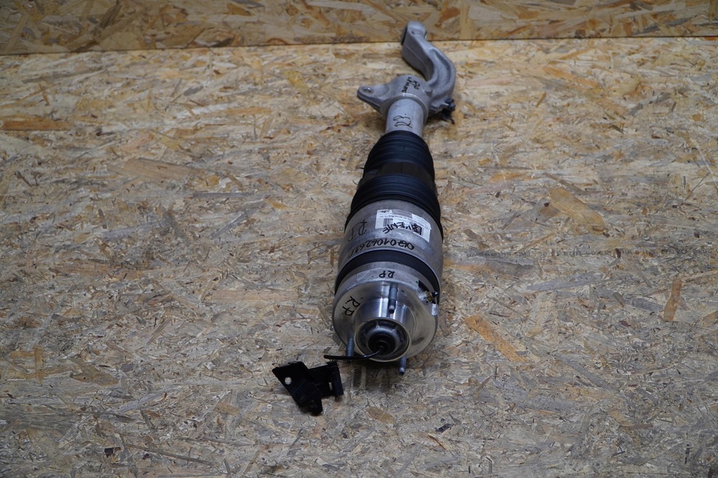 AMORTIZOR PNEUMATIC FATA 06701062620 06701062600 LEVANTE 3.0 D 16- Product image