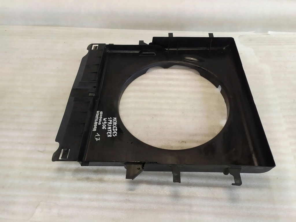 Mercedes-Benz Sprinter W906 Fan Carcasa Product image