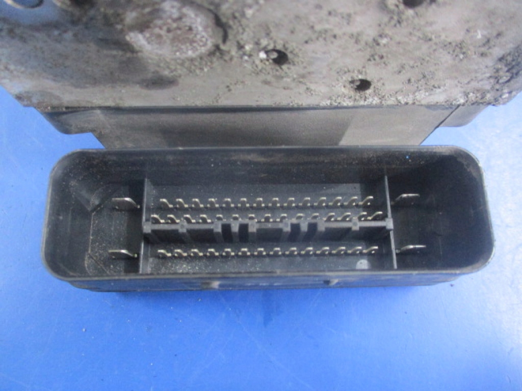 Kia Sportage II 2.0 Pump ABS 58920-2E550 MANDO 5WY7611C Controller Product image