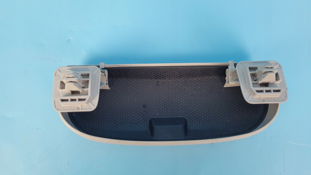 MERCEDES W218 CLS MÂNER PENTRU TITURI A2048100151 COMPARTIMENT DE DEPOZITARE A2048100041 Product image