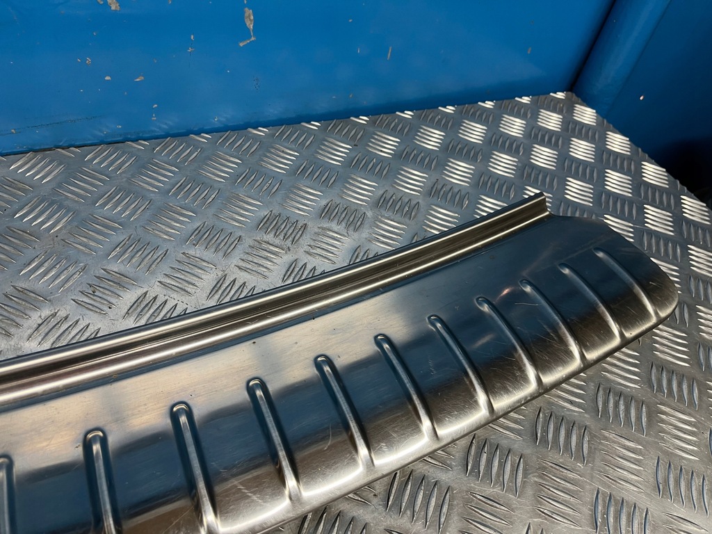 PORSCHE CAYENNE S I 7L CAPAC BARĂ SPATE CROMAT Product image