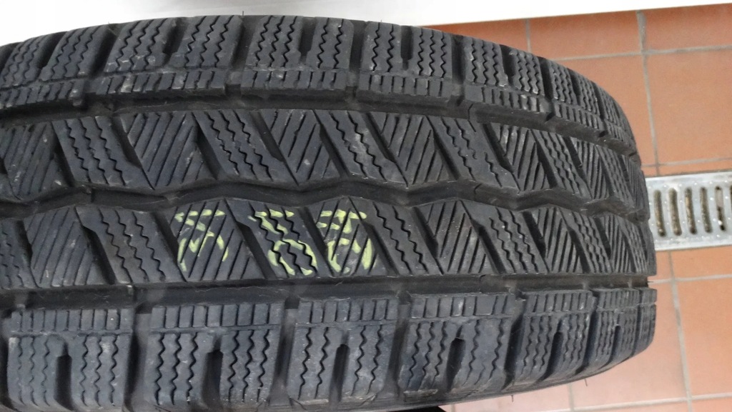 Anvelopă de iarnă Hankook Winter I*cept LV 215/65 R16C 109/107T Product image