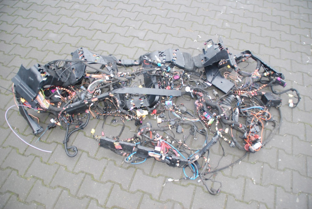HAMARE, INSTALARE PRINCIPALA, CENTRU COMPARTIMENT MOTOR, AUDI A8 D3 6.0 W12 Product image