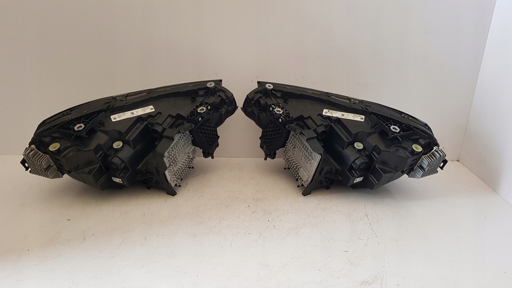LAMPĂ FAŢĂ STÂNGA DREAPTA BMW M2 G87 NEGRU COMPLET 9503470 9503469 Product image
