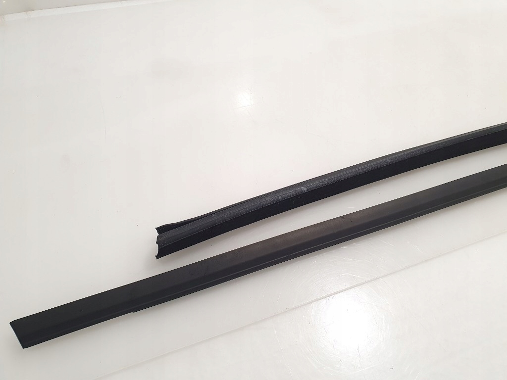 AUDI A4 B9 GARNITURA BANDA USA DREAPTA SPATE 8W0839902 8W9839904A COMBI Product image