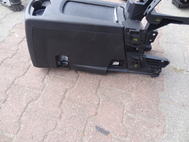 CENTRU TUNEL DEPOZITARE PEUGEOT 5008 9670593077 Product image
