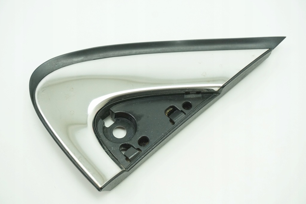 Triunghi decorativ pentru aripa stângă a lui Renault Kadjar Product image