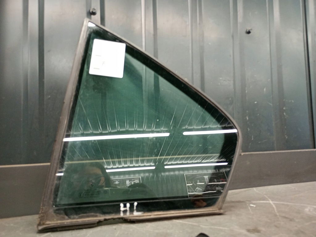 Triunghiul ferestrei ușii din spate stânga BMW E38 94-01R Product image