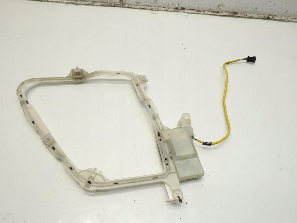 ANTENĂ FĂRĂ CHEIE UȘĂ FAȚĂ DREAPTA 5 PIN MERCEDES W220 A2208200275 Product image
