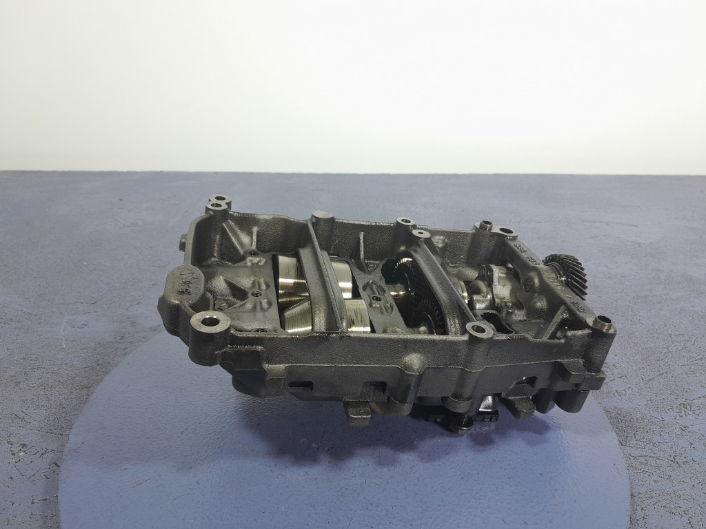 AUDI A6 C7 2.0 TDI 177 CP CGLC POMPA ULEI 03L103537 Product image