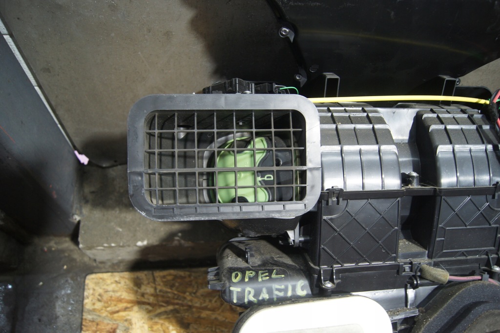 INCALZITOR TRAFIC VIVARO III EU 272700324R Product image