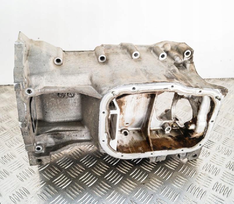 LEXUS CT A10 Rigidire baia de ulei 11420-37010 2014 1.8 Petrol Hybry Product image