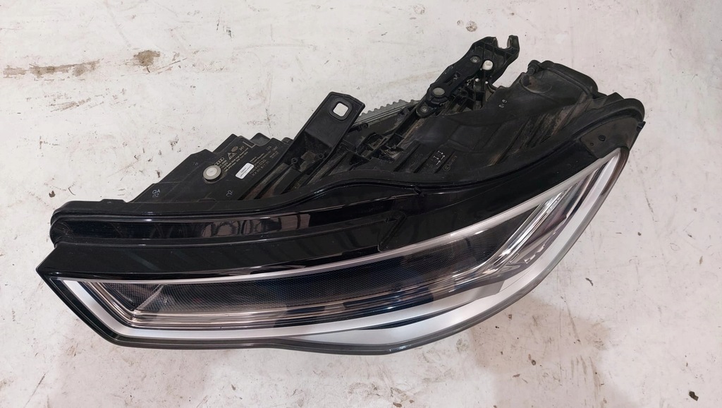 LAMPA FATA AUDI A6 4G STANGA LED MATRIX 4G0941035 Product image