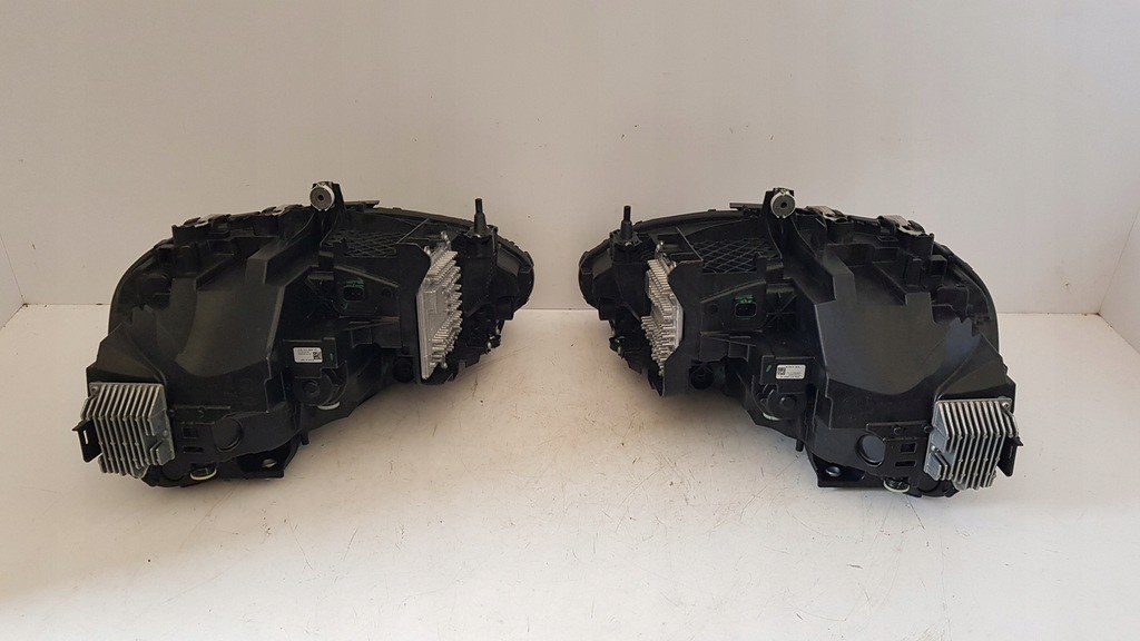 LAMPĂ FAŢĂ STÂNGA DREAPTA BMW M2 G87 NEGRU COMPLET 9503470 9503469 Product image