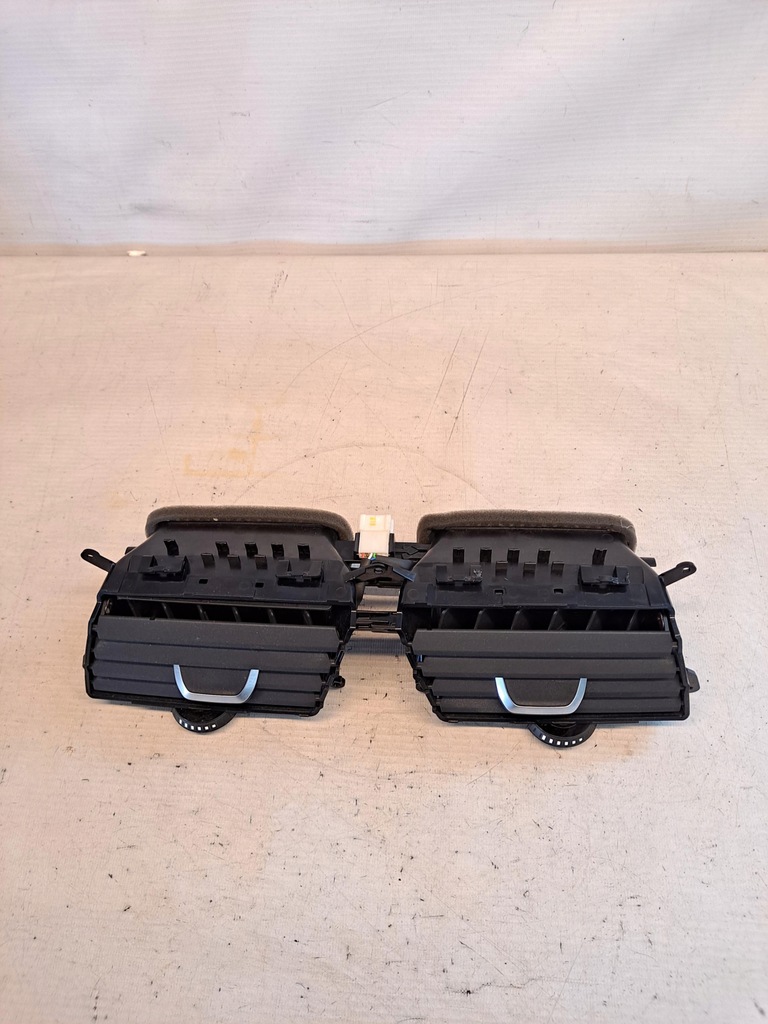 GRILĂ AER CENTRALĂ BMW G30 G31 9329579 Product image