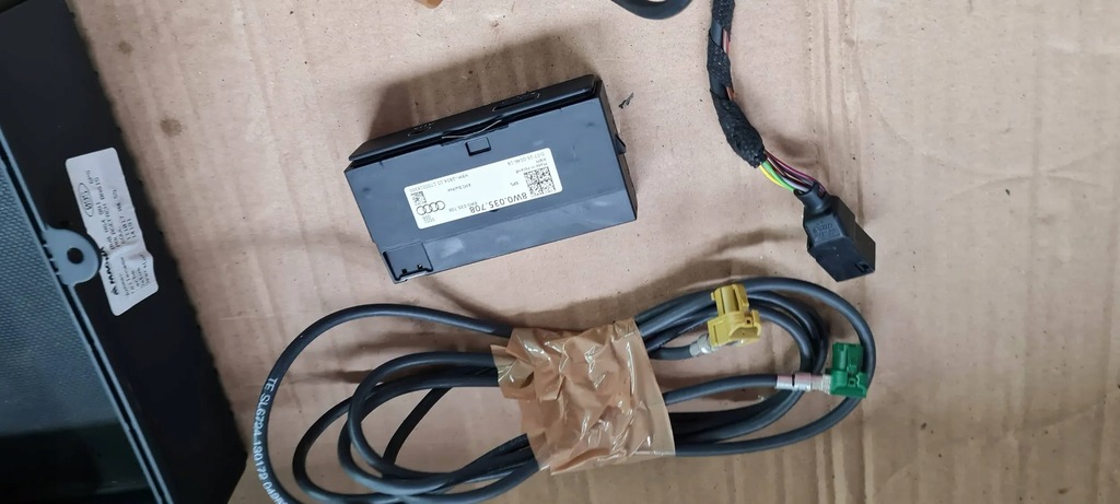 A5 8W PRISE ÎNCĂRCĂTOR INSTALARE CABLAMENT PORT USB 8W0035708A A4 B9 8W Product image