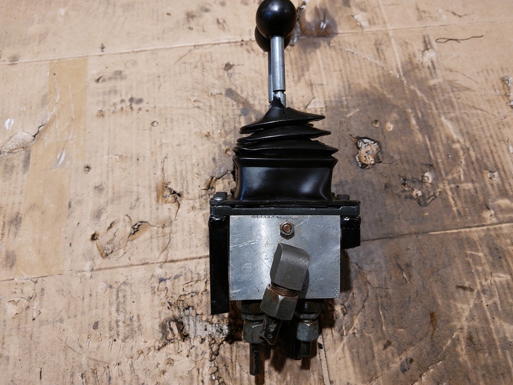 DISTRIBUITOR HIDRAULIC, Stivuitor în 2 SECȚIUNI Product image