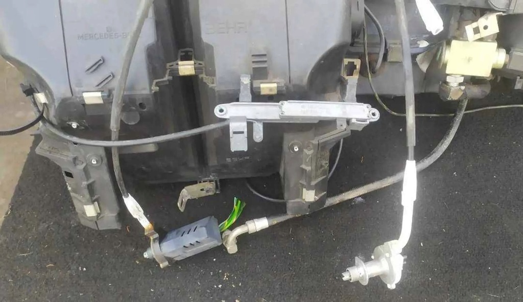 Mercedes-Benz W123 Kombi Incalzire cu cabluri de aer conditionat Product image