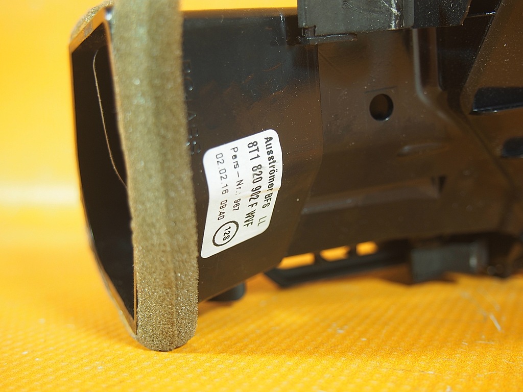Orificii de aerisire consola Audi A5 8T COMP. 8t1820901g Product image