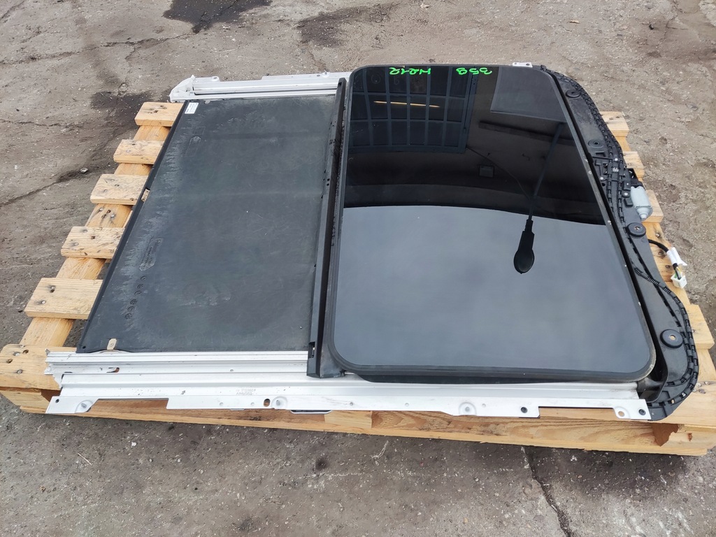 MERCEDES W212 GEAM DE ACOPEȘ PANORAMĂ A2127800540 Product image