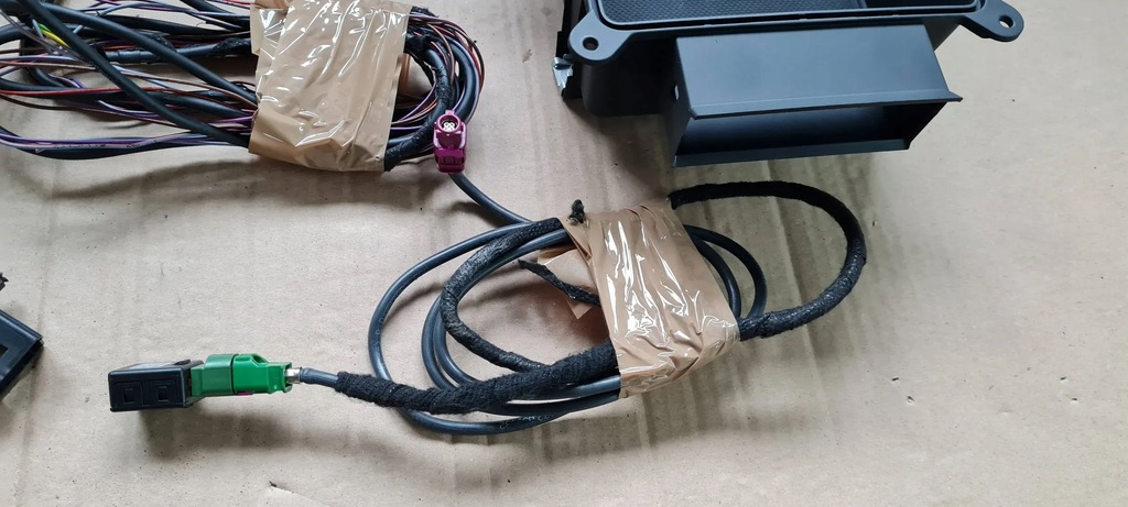 A5 8W PRISE ÎNCĂRCĂTOR INSTALARE CABLAMENT PORT USB 8W0035708A A4 B9 8W Product image