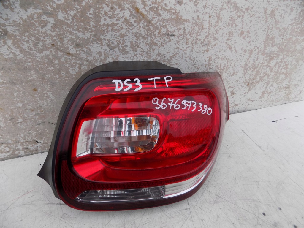 Lampă dreapta spate Citroen DS3 9676973380 Product image