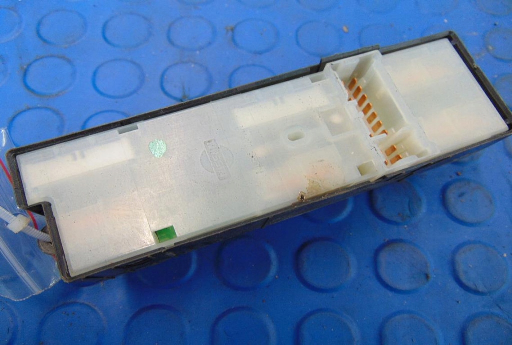 Nissan Almera N16 Lift 1.5DCI HB 5D Comutator de sticlă Product image