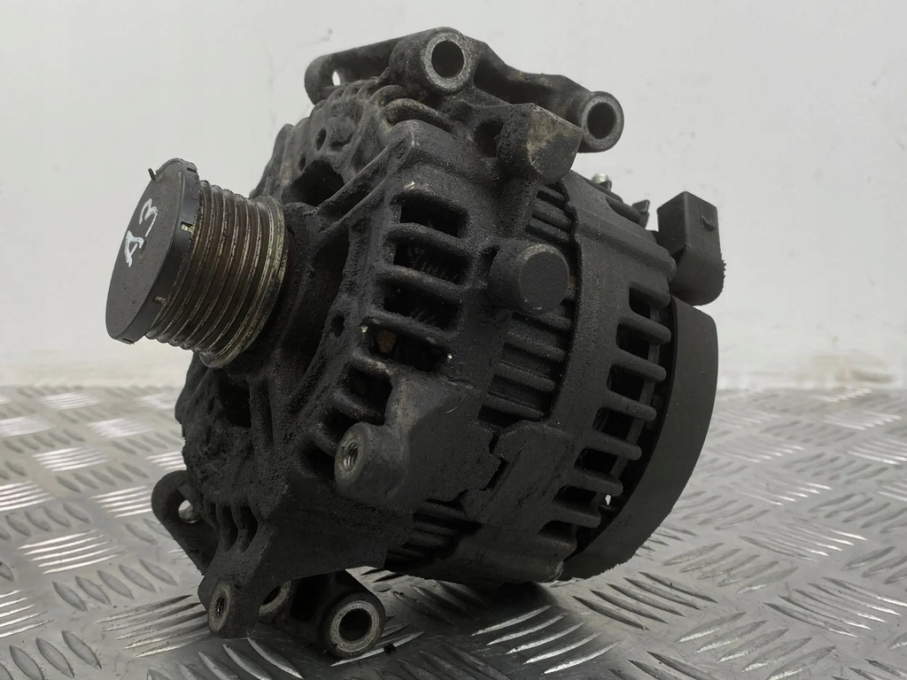 Mercedes-Benz W204 W211 2.2 CDI OM 646 ALTERNATOR A0131549002 Product image