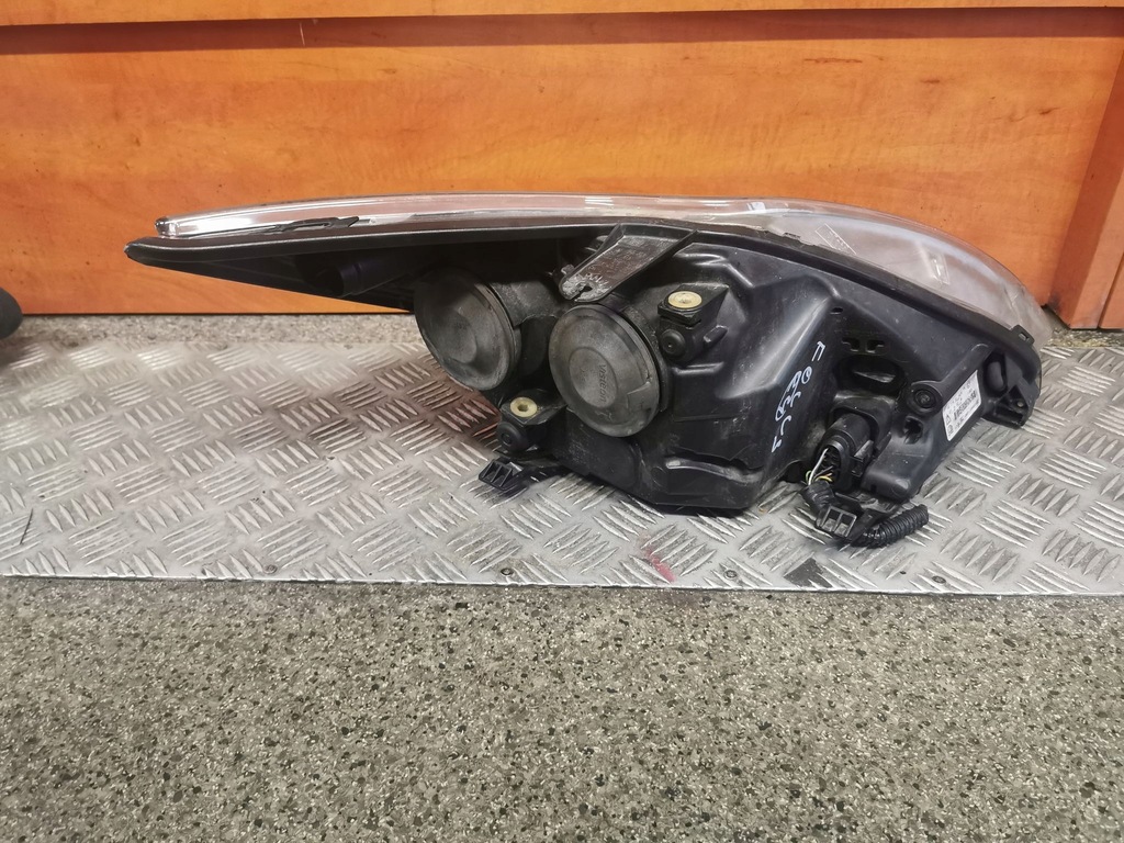 LAMPĂ FOCUS MK2 FAȚĂ STÂNGA UK 8M51-13W030-BD Product image