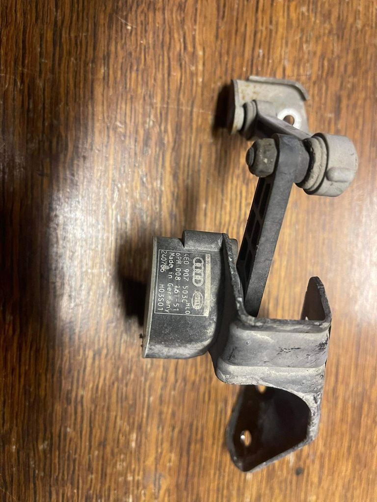 SENSOR DE NIVELARE XENON DREAPTA SPATE AUDI A8 S8 D3 5.2 SCURT 4E0616572D Product image