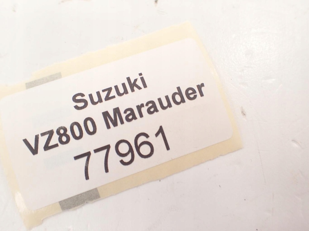 Capacul este acoperit cu o husă Suzuki VZ 800 Marauder Product image