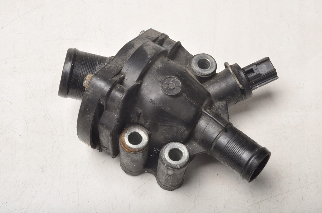 VOLVO S40 V50 2.4 20V CARCASA TERMOSTAT 30650810 Product image