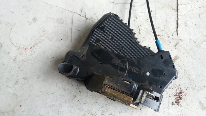 TOYOTA AVENSIS II T25 BLOCARE USI FATA DREAPTA 2 PIN Product image