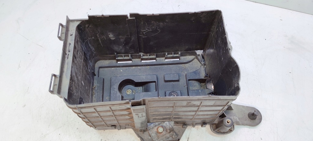 BAZĂ BATERIE AUDI A3 8P VOLKSWAGEN SEAT SKODA 1K0915333B Product image
