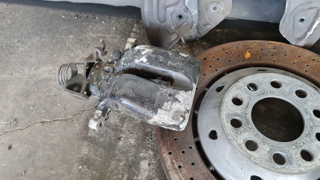 FRÂNE ETRIER PLACUȚE CAPAC DISC RS6 C5 UNIC Product image
