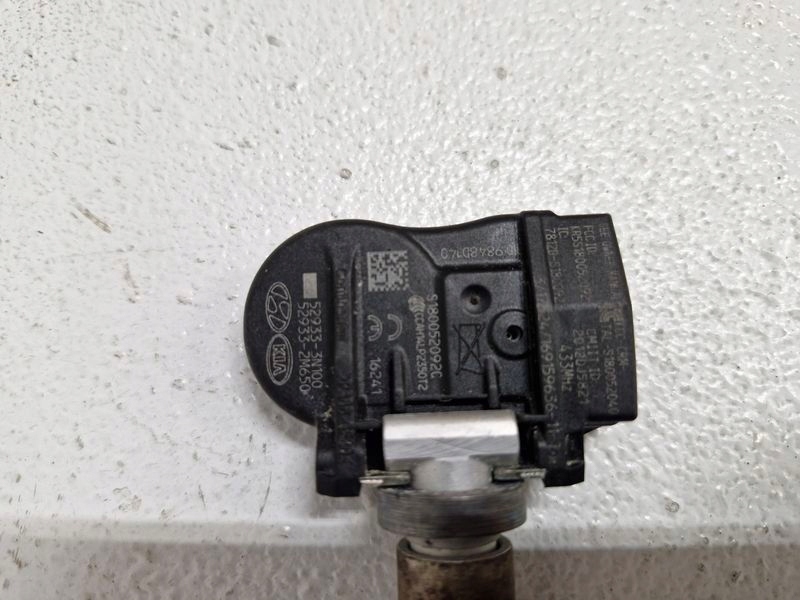 KIA CEED II 2 SORENTO II HYUNDAI I30 II SENSOR PRESIUNEA PNEURILOR TPMS Product image