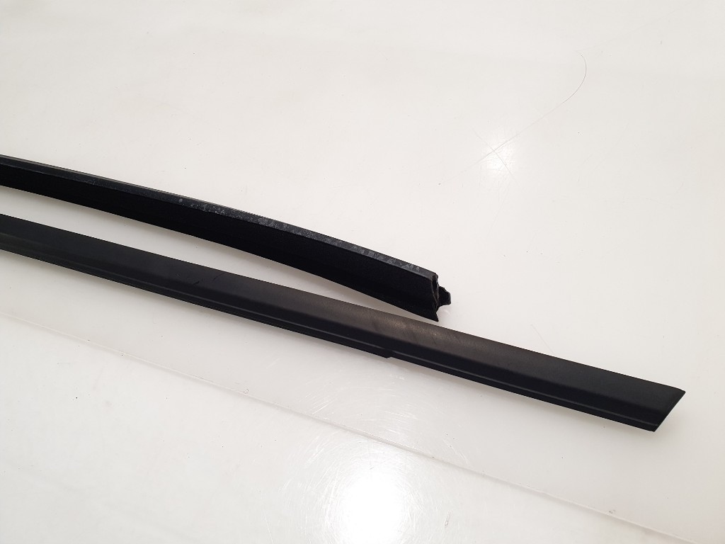 AUDI A4 B9 GARNITURA BANDA USA DREAPTA SPATE 8W0839902 8W9839904A COMBI Product image