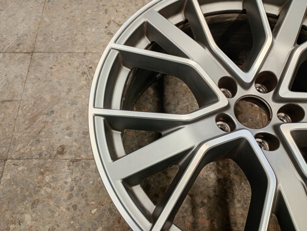 8W0601025DH Aluminum Rim 8.5JX19H2 ET40 5X112 AUDI SPORT A4 B9 8W A5 S5 Product image
