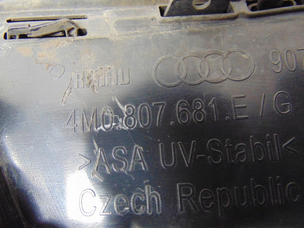 GRILĂ ÎN BARĂ ȘTANGA AUDI Q7 4M S-LINE LIFT 4M0807681E Product image