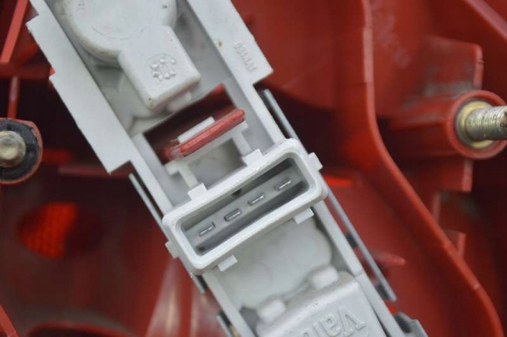 LAMPĂ STANGA SPATE TOYOTA AVENSIS T22 COMBI 00-03 Product image