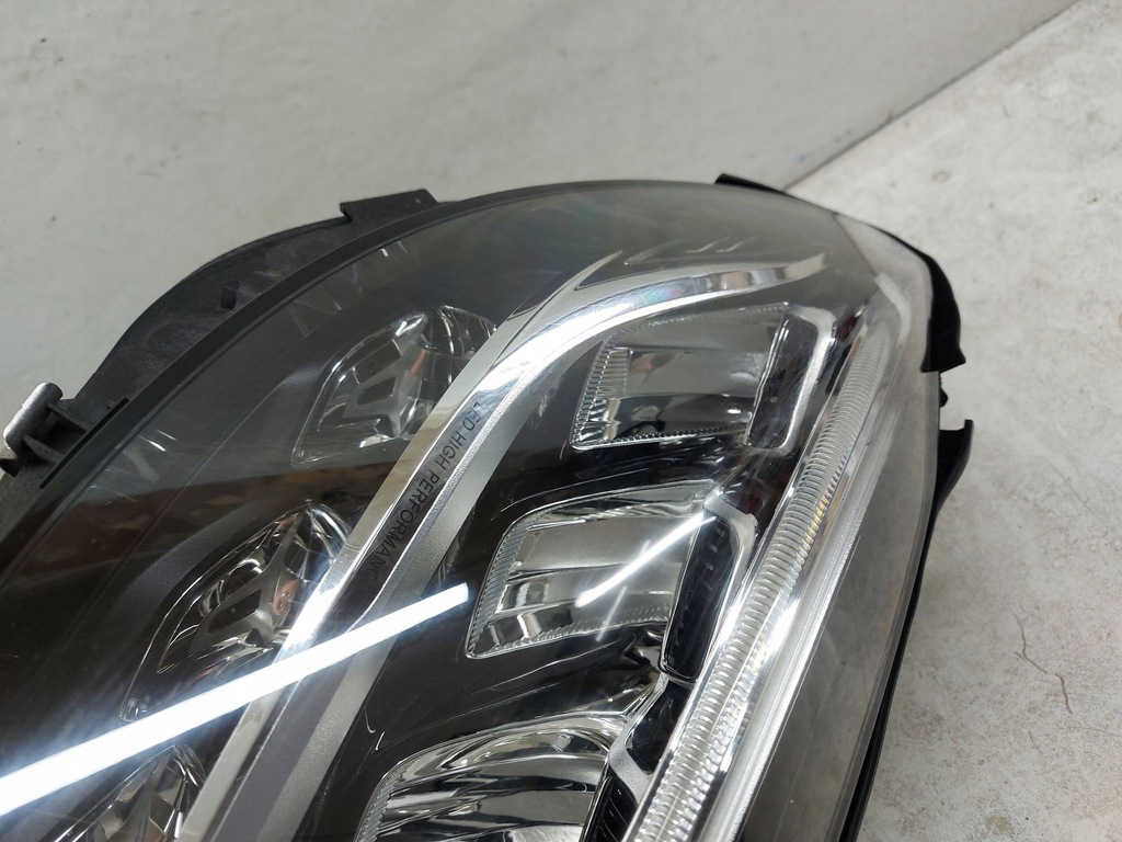 Mercedes-Benz C Clasa 205 W205 Ridicați Fața frontală din fața dreaptă a lămpii din față Product image