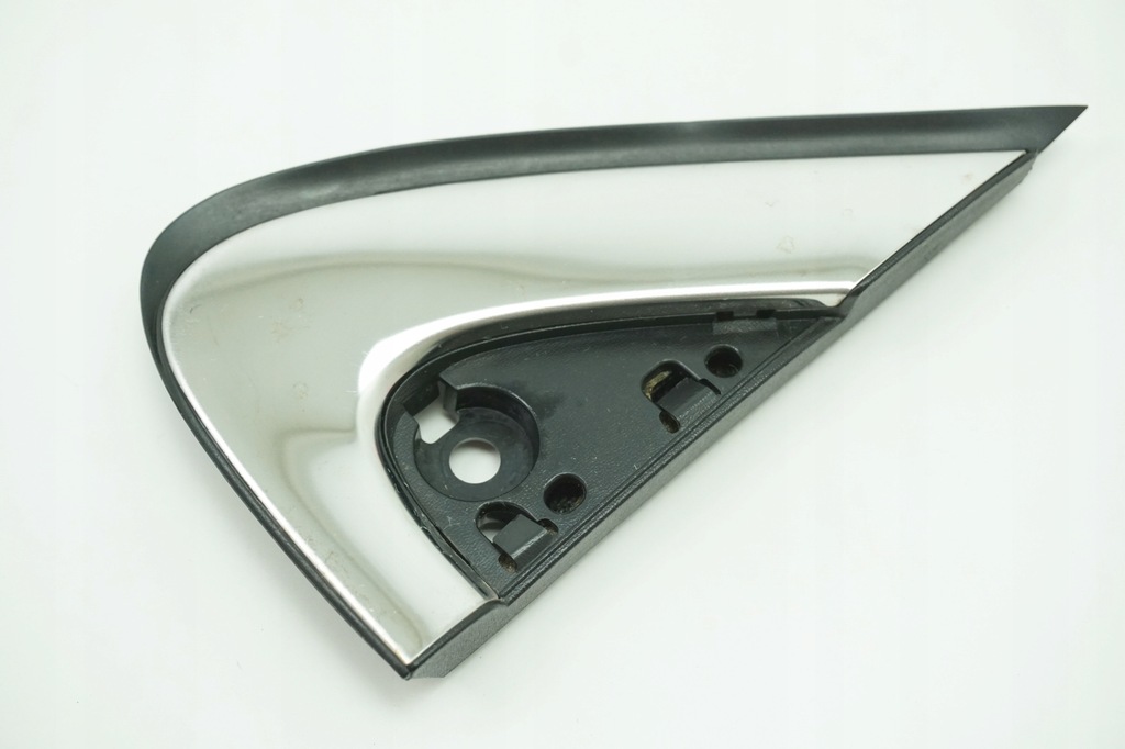 Triunghi decorativ pentru aripa stângă a lui Renault Kadjar Product image